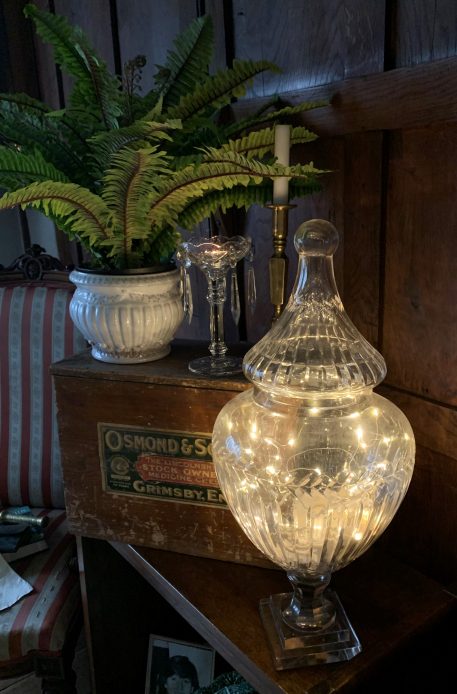 A Pair of Victorian Clear Cut Glass Lustres With Scalloped Top - Image 5