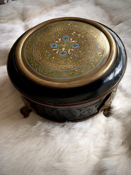 A 19th Century (1880/1890) French Ebony and Brass Circular Casket / Box - Image 8