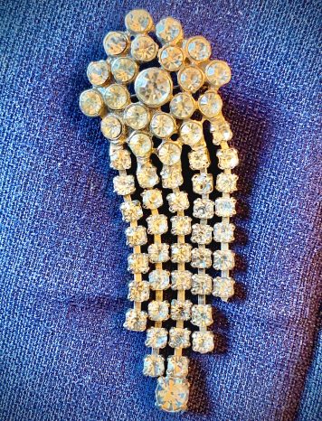 An Attractive and Stylish Paste Waterfall Brooch