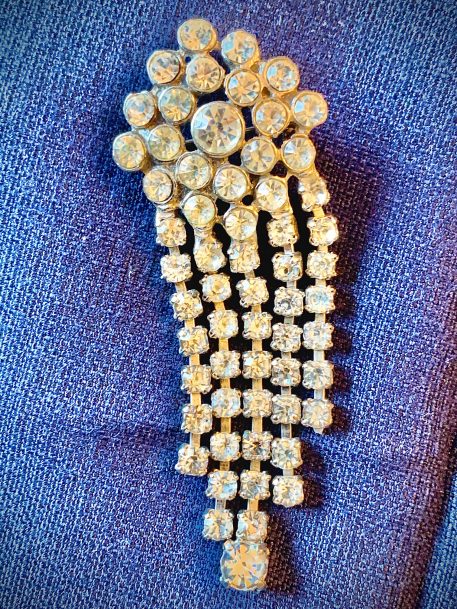 An Attractive and Stylish Paste Waterfall Brooch
