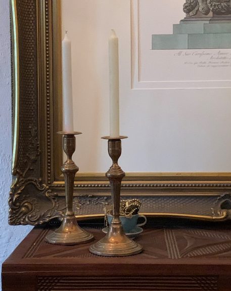A pair of 18th Century Seamed Bell Metal Candlesticks, on Circular Bases - Image 5