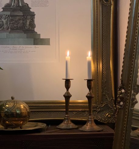 A pair of 18th Century Seamed Bell Metal Candlesticks, on Circular Bases - Image 4