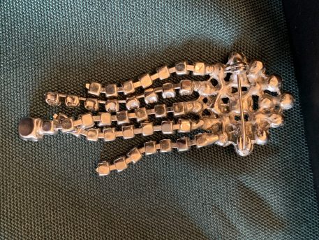 An Attractive and Stylish Paste Waterfall Brooch - Image 3