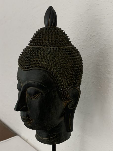 An Elegant and Handsome Buddha Head on a Plinth - Image 2