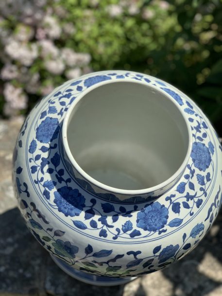 An Elegant Giant Mandarin, Hand Painted and Lidded Jar - Image 5