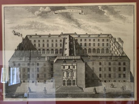 A Framed Engraved Print of Guy’s Hospital For Incurables - Image 2