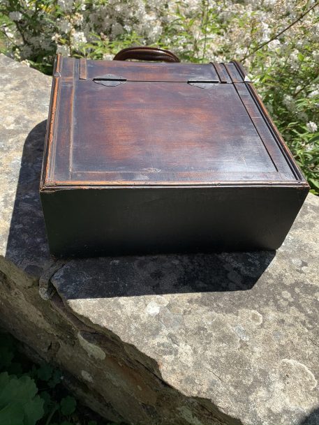 A Retro Three Bottle Wooden Hinged Lid Wine Carrier - Image 6