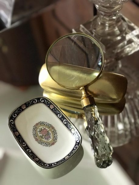 A Large Cut Glass Handle Magnifying Glass with Brass Outer Ring and Trim - Image 4