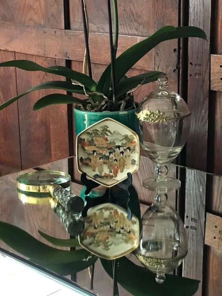 A Large Cut Glass Handle Magnifying Glass with Brass Outer Ring and Trim - Image 3