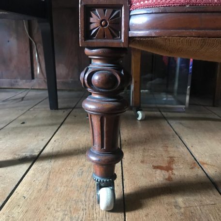 An Antique Victorian Ladies Walnut spoon back chair - Image 7