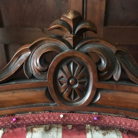 An Antique Victorian Ladies Walnut spoon back chair - Image 3