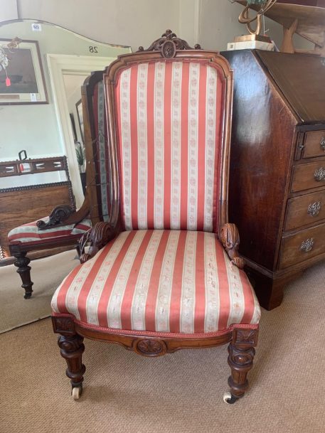 An Antique Victorian Ladies Walnut spoon back chair