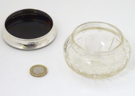 A cut glass vanity pot with Silver and Tortoiseshell lid - Image 9
