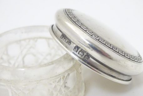 A cut glass vanity jar with silver lid, hallmarked 1922 by S. Blanckensee & Son Ltd. - Image 4