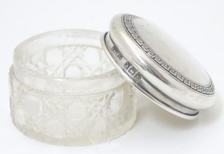 A cut glass vanity jar with silver lid, hallmarked 1922 by S. Blanckensee & Son Ltd. - Image 3