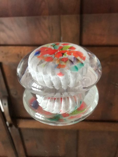 Attractive and Contemporary Art Glass Paperweight - Image 6