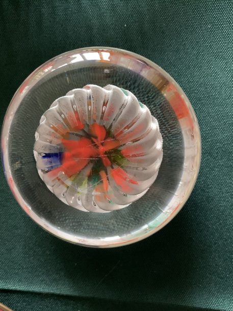 Attractive and Contemporary Art Glass Paperweight - Image 7