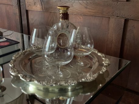 A Set of Eight Brandy or Cognac Balloon Glasses - Image 2