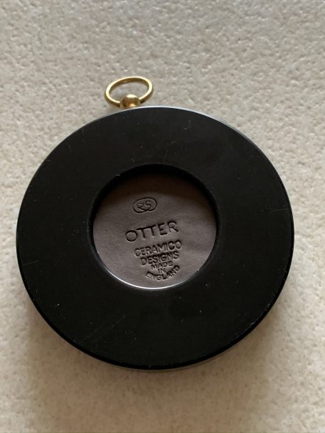 A Miniature Round Otter Wall Plaque By Ceramico - Image 4