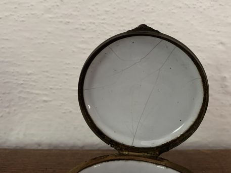 An Antique Bilston Enamel Circular Box decorated with a Classical Landscape Lid - Image 5