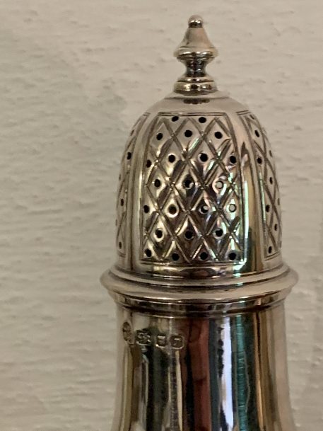 Queen  Anne style Baluster Silver Sugar Shaker, Hallmarked London 1972 - Image 3