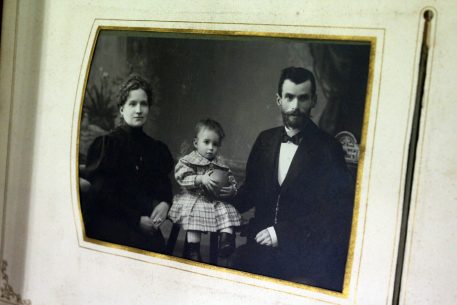 A Victorian Photograph Album and contents of Monochrome Portraits - Image 3
