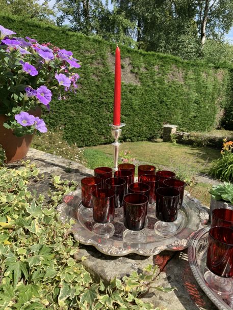 A set of 24 Vintage French Luminarc Arcoroc Cavalier Ruby Red Sherry Liqueur Glasses with Clear Stems - Image 6