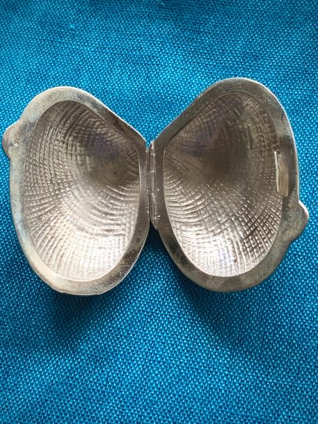 Sterling Silver Clam Shell Pill / Trinket Box, Hallmarked 925 - Image 6