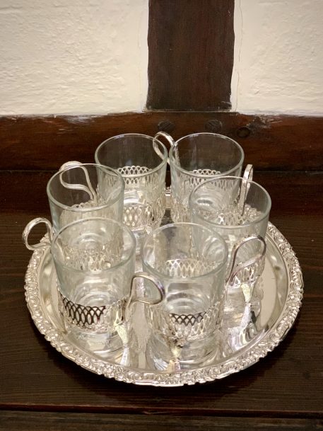 A set of 6 Toddy Glasses and Silver-plated Circular Gallery Tea Tray - Image 7