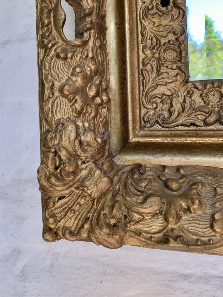 An Ornate Antique Gilt Mirror with Bevelled Glass in Good Condition - Image 6