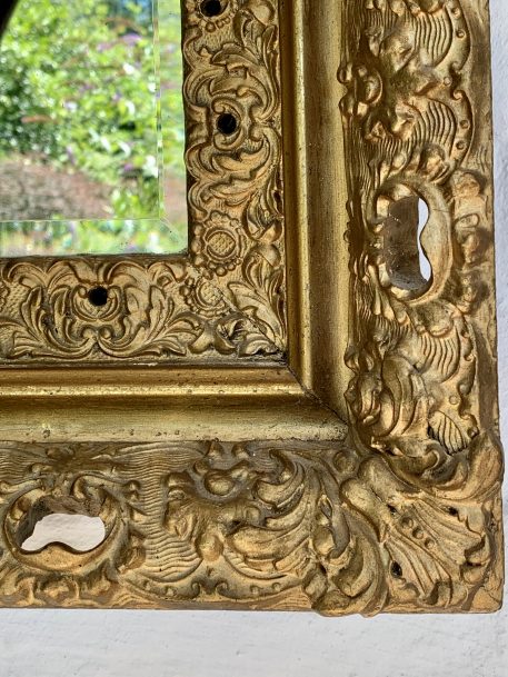 An Ornate Antique Gilt Mirror with Bevelled Glass in Good Condition - Image 4
