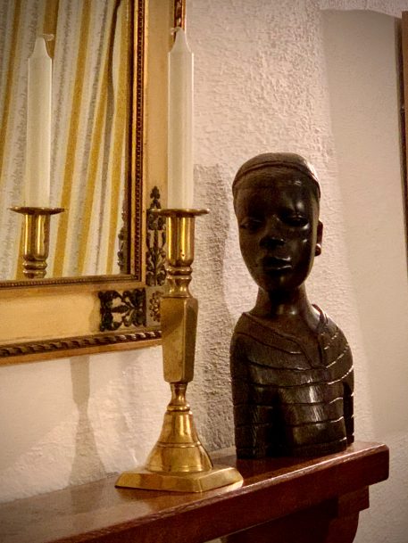 A lovely pair of early 19th Century Brass Candlesticks on square bases - Image 4