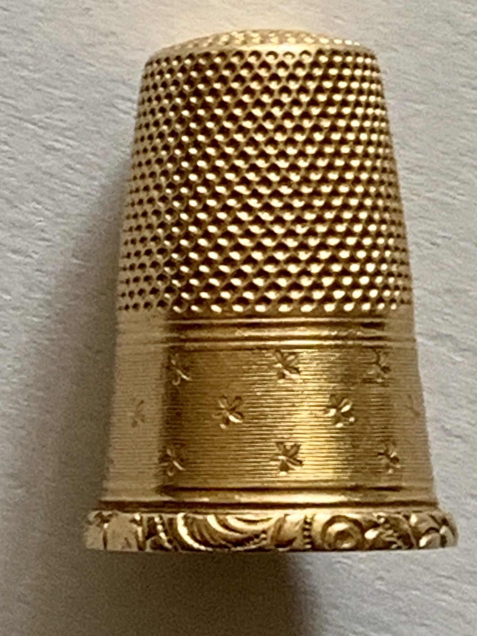 19th Century French 18ct Gold Thimble With Chased Decoration La BelleGray