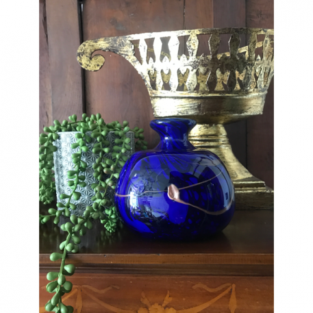 A stunning studio glass vase with cobalt blue and bronze coloured swirl decoration - Image 3