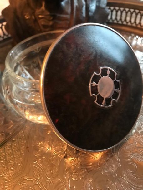 A cut glass vanity pot with Silver and Tortoiseshell lid - Image 5