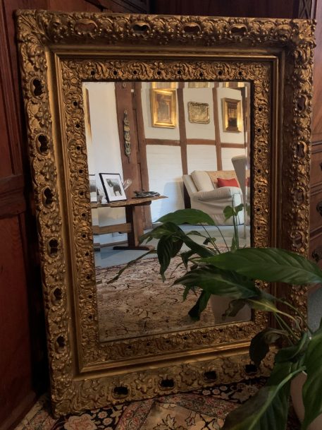 An Ornate Antique Gilt Mirror with Bevelled Glass in Good Condition - Image 9