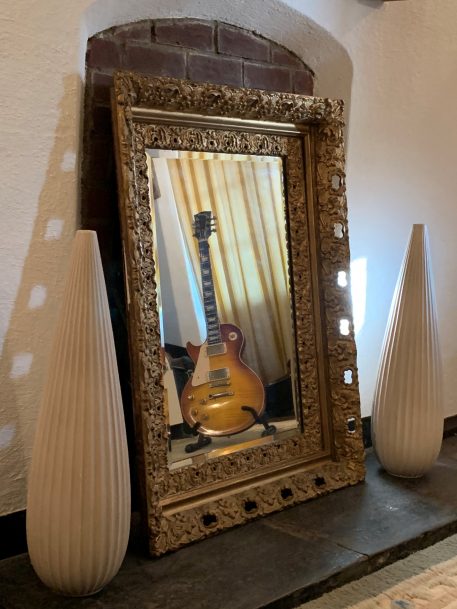 An Ornate Antique Gilt Mirror with Bevelled Glass in Good Condition - Image 11
