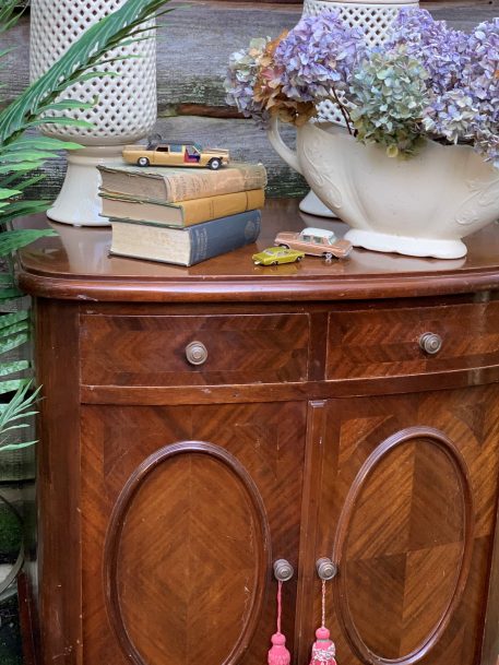 Regency style mahogany bowfront serving cabinet - Image 8