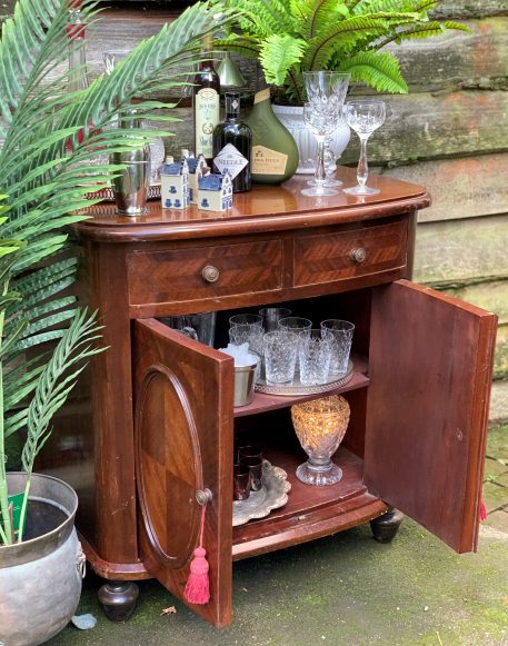 Regency style mahogany bowfront serving cabinet - Image 6
