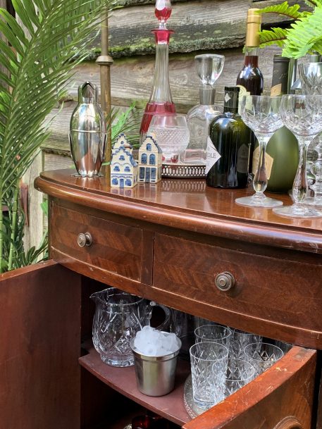 Regency style mahogany bowfront serving cabinet - Image 4