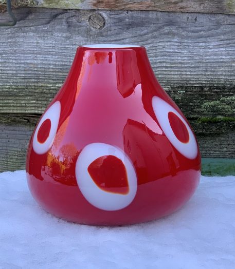 Double Cased 'Pop Art' Teardrop Shape Vase in Red Glass with White Abstract Circles - Image 4
