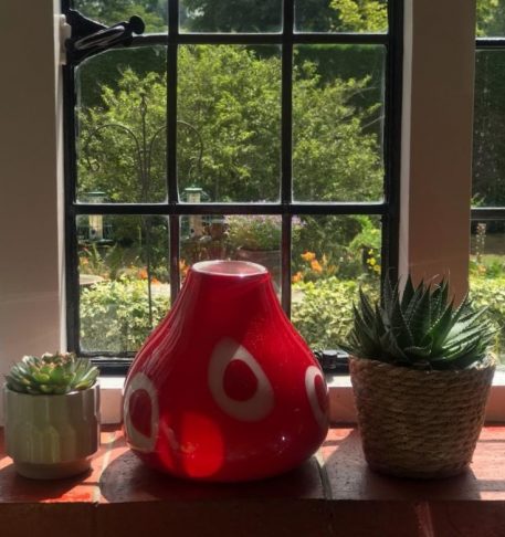 Double Cased 'Pop Art' Teardrop Shape Vase in Red Glass with White Abstract Circles - Image 13