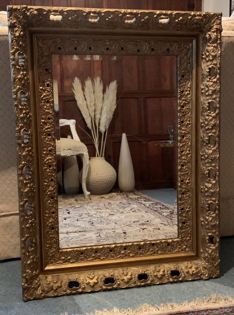 An Ornate Antique Gilt Mirror with Bevelled Glass in Good Condition - Image 3
