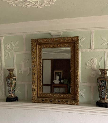 An Ornate Antique Gilt Mirror with Bevelled Glass in Good Condition - Image 5